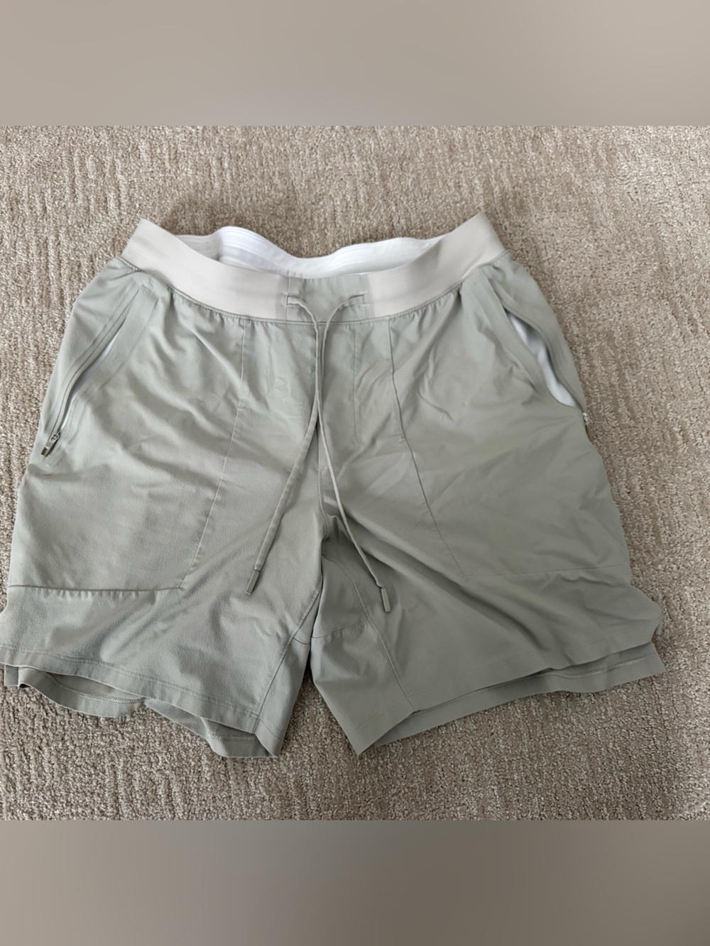 Lululemon Men’s License to Train shorts Large